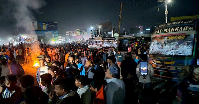 হাফ ভাড়া নিয়ে বরিশাল নথুল্লাবাদ বাসটার্মিনাল এলাকা রণক্ষেত্র