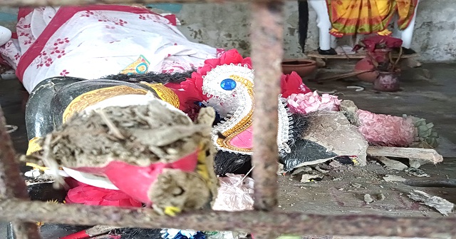 আগৈলঝাড়ায় কালীমন্দিরের প্রতিমা ভাংচুর 