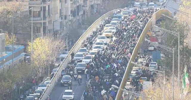  বিশ্ব থেকে কার্যত বিচ্ছিন্ন ইরান, বিক্ষোভ দমনে কঠোর হুঁশিয়ারি খামেনির