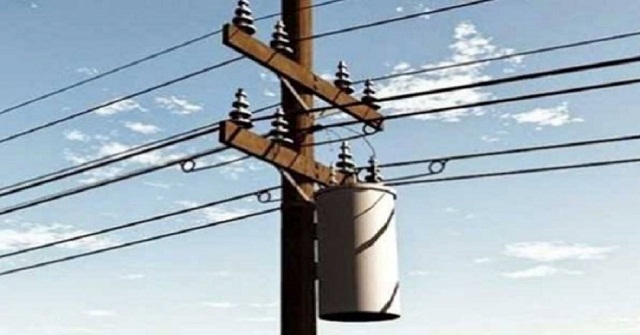 গৌরনদীতে চায়ের দোকানীর মাক্স বিতরণ