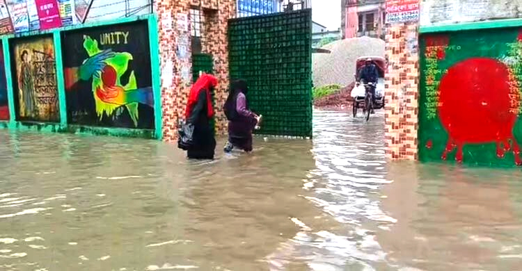  উপকূলজুড়ে অতিভারী বৃষ্টিপাত, জনজীবন বিপর্যস্ত