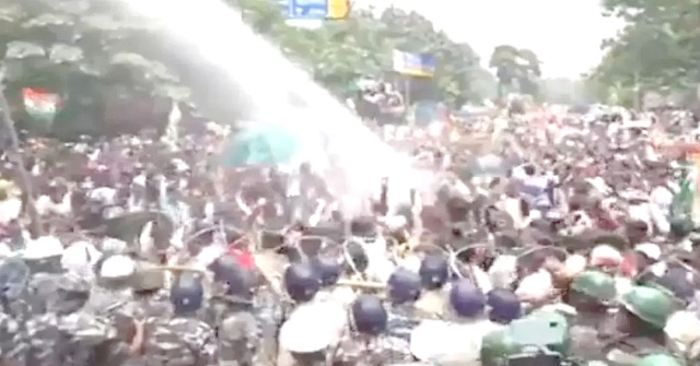 প্রশ্নফাঁসের অভিযোগে আবারও উত্তাল ভারত, পুলিশের ব্যাপক লাঠিচার্জ