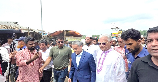  ‘স্বপ্নের সেতু’ নির্মাণ সম্ভাব্যতা যাচাইয়ে গিয়ে অবরুদ্ধ সেতুমন্ত্রী