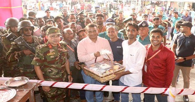 শারদীয় দুর্গাপূজার মহানবমীতে সার্বিক নিরাপত্তা ব্যবস্থা পরিদর্শন করলেন বিএমপি কমিশনার