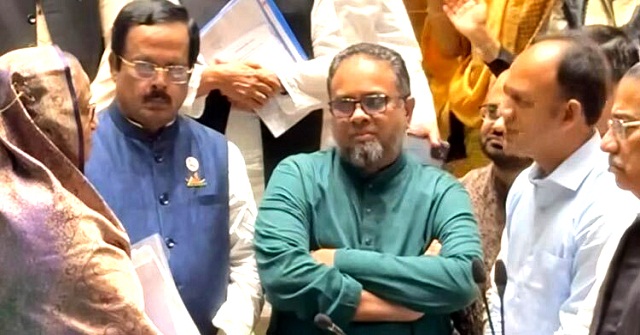 প্রাণনাশের হুমকির ঘটনা প্রধানমন্ত্রীকে জানালেন ব্যারিস্টার সুমন