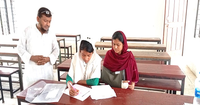 মঠবাড়িয়ায় ইউএনওর সহায়তায় শ্রুতিলেখকে পরীক্ষা দিল সেই বিথী