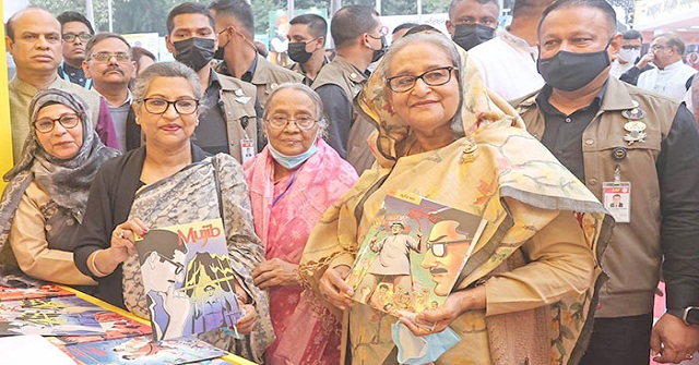 বাবার আত্মজীবনী নিয়ে নির্মিত ১০ খণ্ডের গ্রাফিক নভেল ‘মুজিব’ কিনলেন প্রধানমন্ত্রী