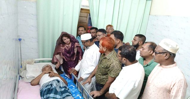 বিএনপি নেত্রী আফরোজা খানম নাসরীনের পিতাকে হাসপাতালে দেখতে গেলেন বিএম কলেজ অধ্যক্ষ 