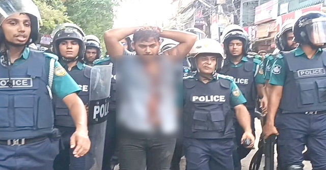  শিক্ষার্থীদের ওপর হামলা করে মসজিদে ছাত্রলীগকর্মী, তবু শেষ রক্ষা হলো না