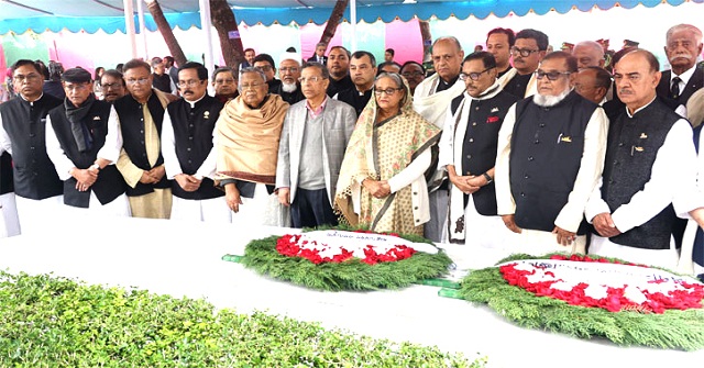 নতুন মন্ত্রীদের নিয়ে বঙ্গবন্ধুর সমাধিতে প্রধানমন্ত্রীর শ্রদ্ধা