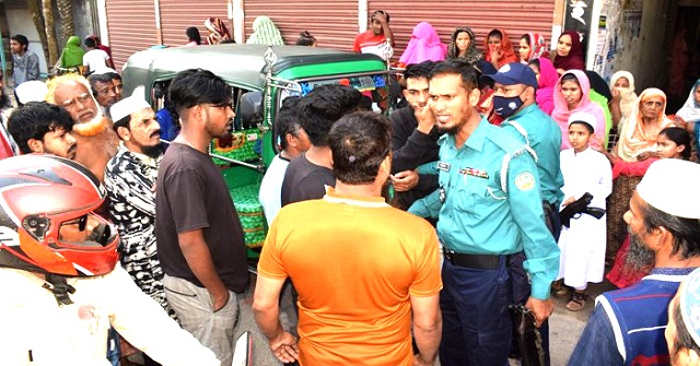 বিড়ালে মাছ খেয়ে ফেলা নিয়ে দ্বন্দ্বে তিনজনকে কুপিয়ে জখম
