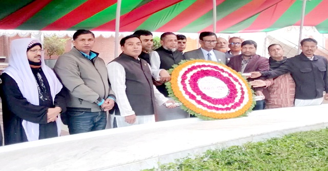  বঙ্গবন্ধুর সমাধিতে শিক্ষাবোর্ড চেয়ারম্যানের পুস্পার্ঘ্য অর্পণ