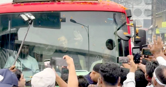 সড়কপথে বরিশালে পৌঁছেছেন প্রধানমন্ত্রী