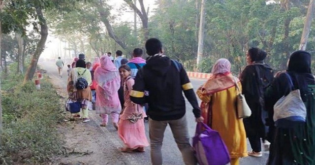চড় কাণ্ডের পর এবার হেলমেট পরে গ্র্যামির মঞ্চে