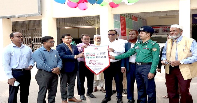 নানা ও মামাশ্বশুরকে পাইপের সঙ্গে বেঁধে নির্যাতন 