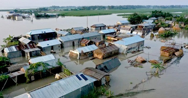সরছে নদী, বাড়ছে বন্যার ঝুঁকি
