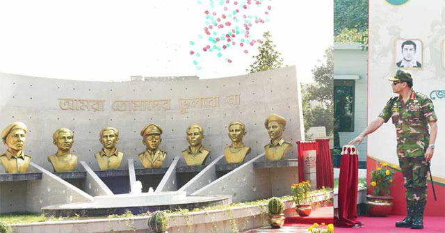 আমরা তোমাদের ভুলব না ভাস্কর্য উদ্বোধন করলেন সেনাপ্রধান