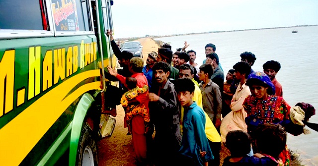 শাহরুখের জন্মদিনে এবার ঘরোয়া আয়োজন