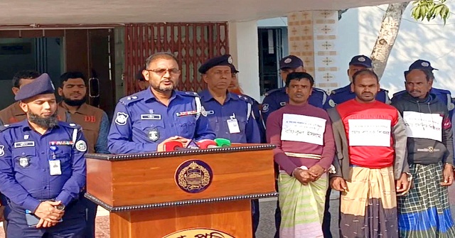 পিরোজপুরে ডাকাত চক্রের ৩ সদস্যসহ ৪ আসামি গ্রেফতার