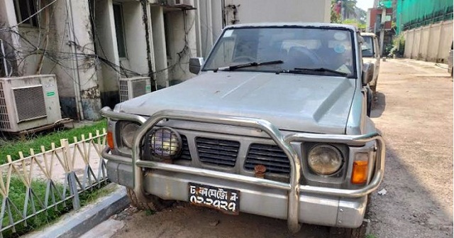 অবশেষে সচিবালয় থেকে সরলো বাবরের পরিত্যক্ত গাড়ি