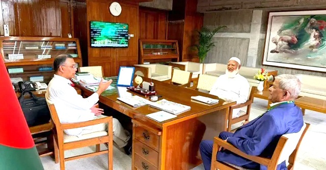 সাক্ষাৎ শেষে বিরোধীদলীয় নেতাকে এগিয়ে দিলেন প্রধানমন্ত্রী