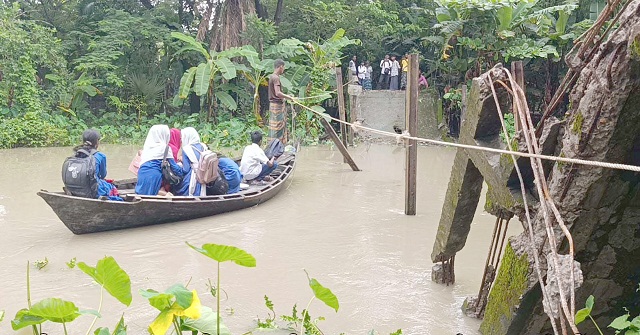 বরগুনায় সেতু ভেঙে খালে, শিক্ষার্থীসহ গ্রামবাসীর ভরসা নৌকা