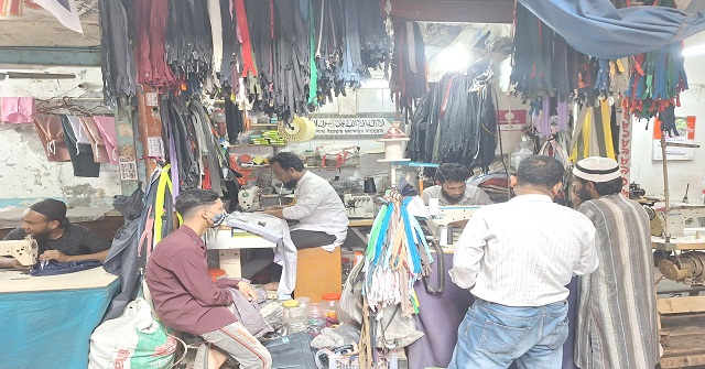 বরিশালে দর্জি দোকানে দিগুণ বেড়েছে মজুরি 