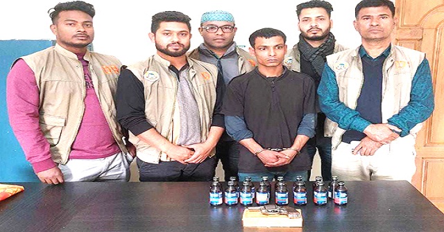 বানারীপাড়ায় যুবককে ফাঁসাতে গিয়ে অস্ত্র  ও মাদকসহ গ্রেফতার ১