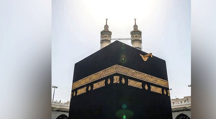  পবিত্র কাবার ঠিক উপরে বিরল মহাজাগতিক ঘটনা, মুসলিমরা পেলেন সুস্পষ্ট নির্দেশনা