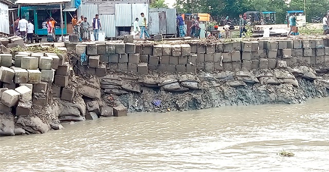 ভোলায় বাঁধের ব্লক ধসে শিশুসহ নিহত ২