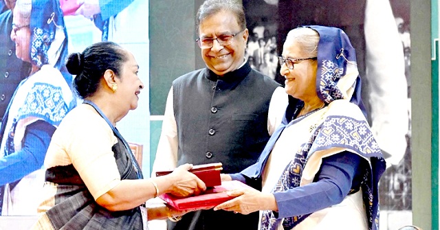 গৌরনদীতে অর্ধশতাধিক মানুষকে বেঁধে ফিল্মি স্টাইলে বাজারে ডাকা‌তি