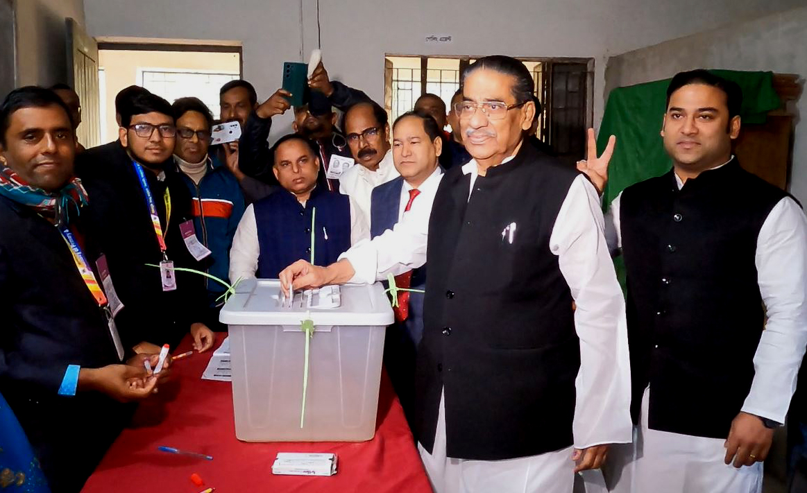 বরিশ‍ালের ৬ আসনে শান্তিপূর্ণভাবে ভোটগ্রহণ চলছে