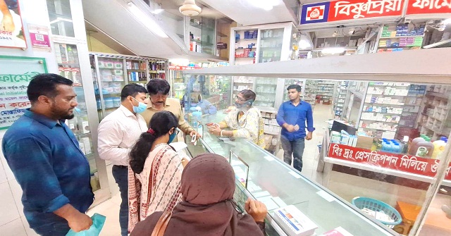 বরিশালে পাঁচ ফার্মেসিসহ ৬ প্রতিষ্ঠানকে জরিমানা