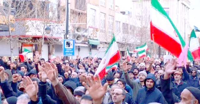 ইরানে নিস্তেজ হয়ে পড়ছে বিক্ষোভ, সরকারের পক্ষে বিশাল সমাবেশ