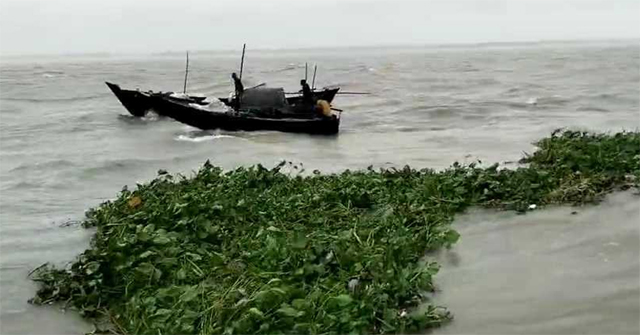  মেঘনা নদীতে পণ্যবাহী ট্রলারডুবি,  পাঁচজনকে জীবিত উদ্ধার ,নিখোঁজ দুজন