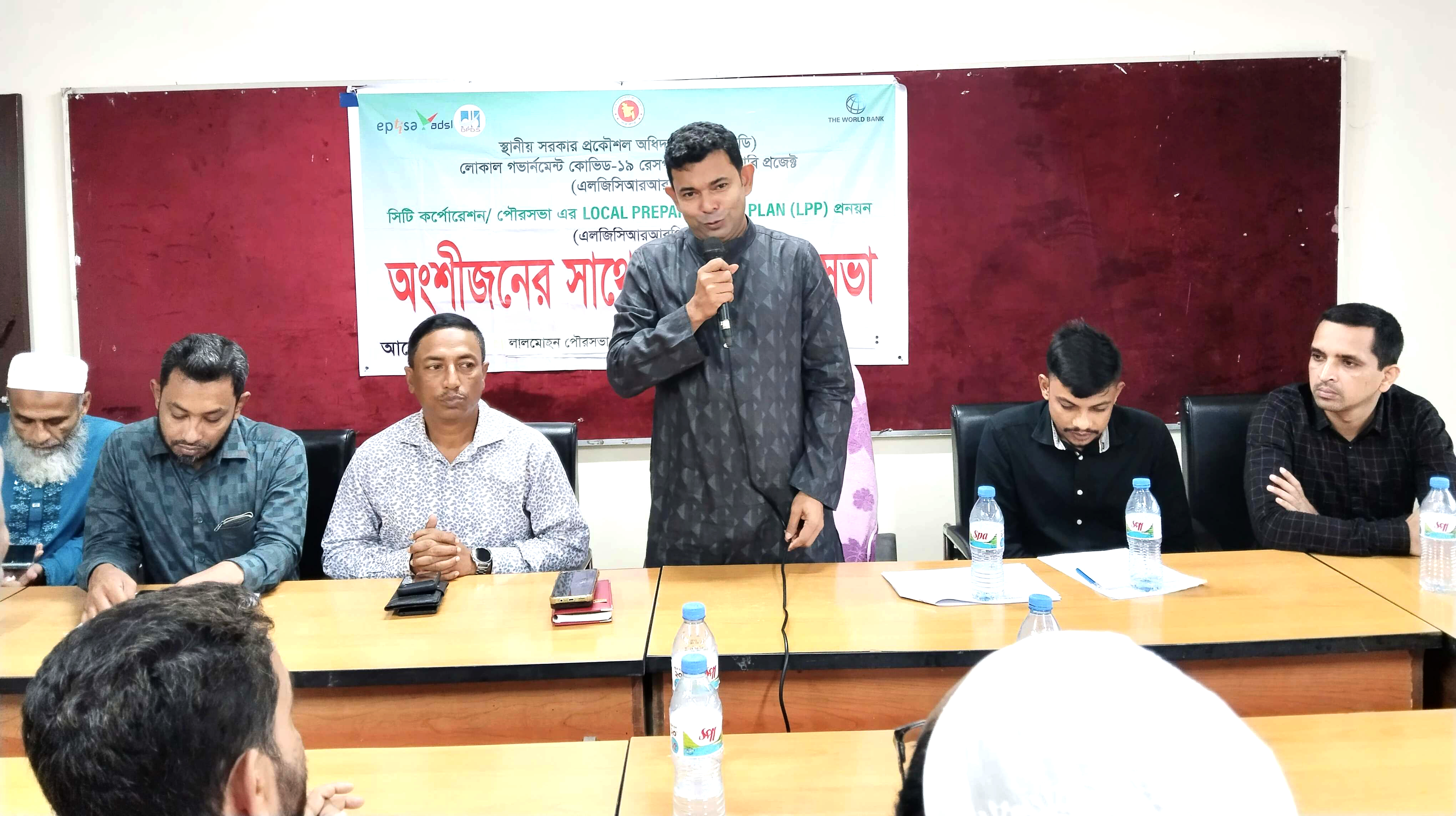 পৌরসভার অংশীজনদের সাথে লালমোহনে মতবিনিময়