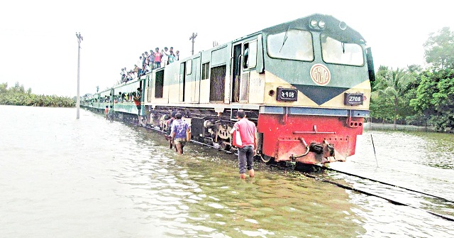 চট্টগ্রামের সঙ্গে সারা দেশের ট্রেন যোগাযোগ বন্ধ