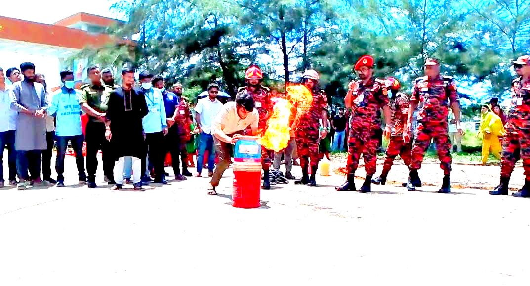 বরিশাল বিশ্ববিদ্যালয়ে ফায়ার সার্ভিসের বিশেষ প্রশিক্ষণ ও মহড়া