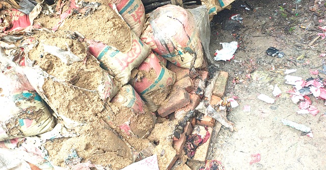 বাকেরগঞ্জে বোমা সদৃশ বস্তুর বিস্ফোরণে শিশুসহ তিনজন দগ্ধ