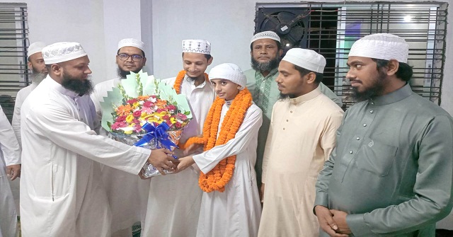 গৌরনদীতে ৭৩ দিনেই হাফেজ হলেন মুসাইব