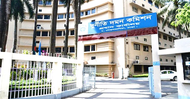 ডিসিদের দুর্নীতি অনুসন্ধানে দুদকে আবেদন