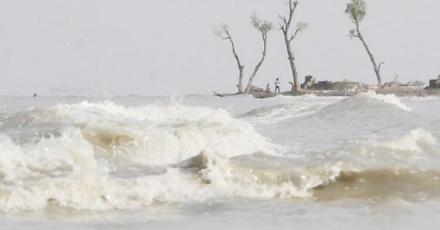 সাগরে লঘুচাপ, চার বন্দরে ৩ নম্বর সতর্ক সংকেত