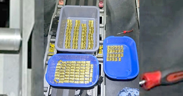 বিমানের কার্গো কমপার্টমেন্টের টয়লেট থেকে ১৫৩ সোনার বার উদ্ধার