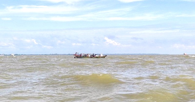 বরিশাল অঞ্চলের বেশিরভাগ নদ-নদীর পানি বিপৎসীমা ছুঁই ছুঁই