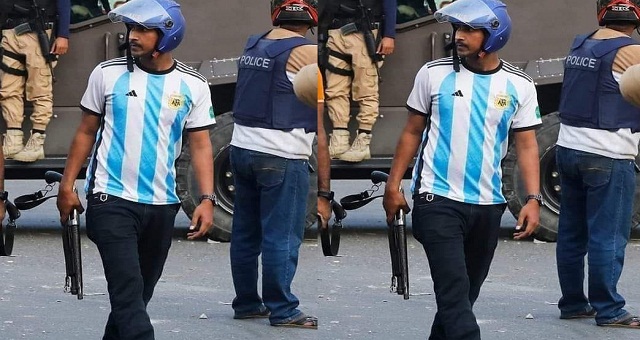 আর্জেন্টিনার জার্সি পরা সেই ব্যক্তি আনসার সদস্য