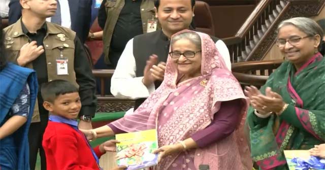 সোমবার শিক্ষার্থীদের হাতে তুলে দেয়া হবে নতুন বই 