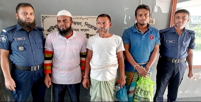 কাউখালীতে ইউপি সদস্য গ্রেফতার ৩