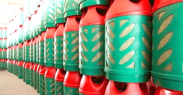 বরিশালে সরকারি দাম তোয়াক্কা না করেই বিক্রি হচ্ছে এলপিজি 