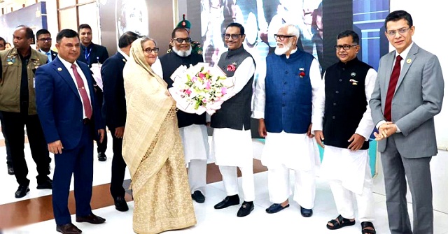 যুক্তরাষ্ট্র-যুক্তরাজ্য সফর শেষে দেশে ফিরলেন প্রধানমন্ত্রী
