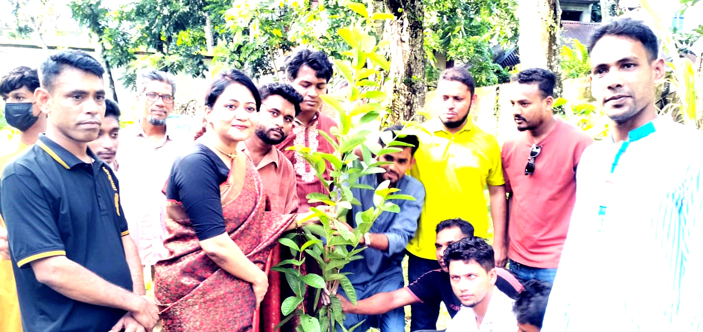 পরিবেশ রক্ষায় বৃক্ষরোপণ কর্মসূচীর উদ্বোধন